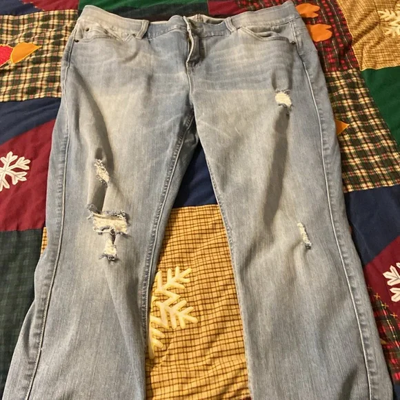 Torrid bombshell skinny distressed jeans - Picture 4 of 6